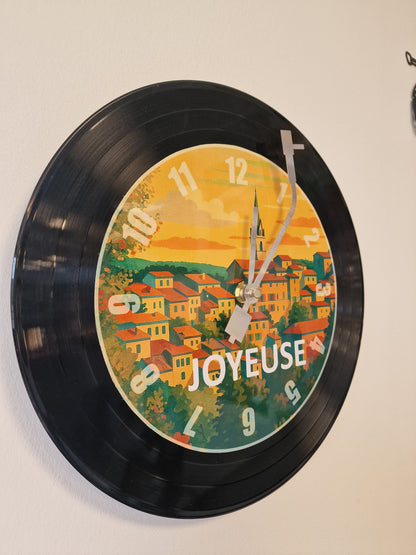 Horloge Vinyle Ardéche  joyeuse – Une Horloge Vintage Unique pour les amoureux de l'Ardèche