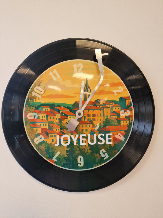 Horloge Vinyle Ardéche  joyeuse – Une Horloge Vintage Unique pour les amoureux de l'Ardèche