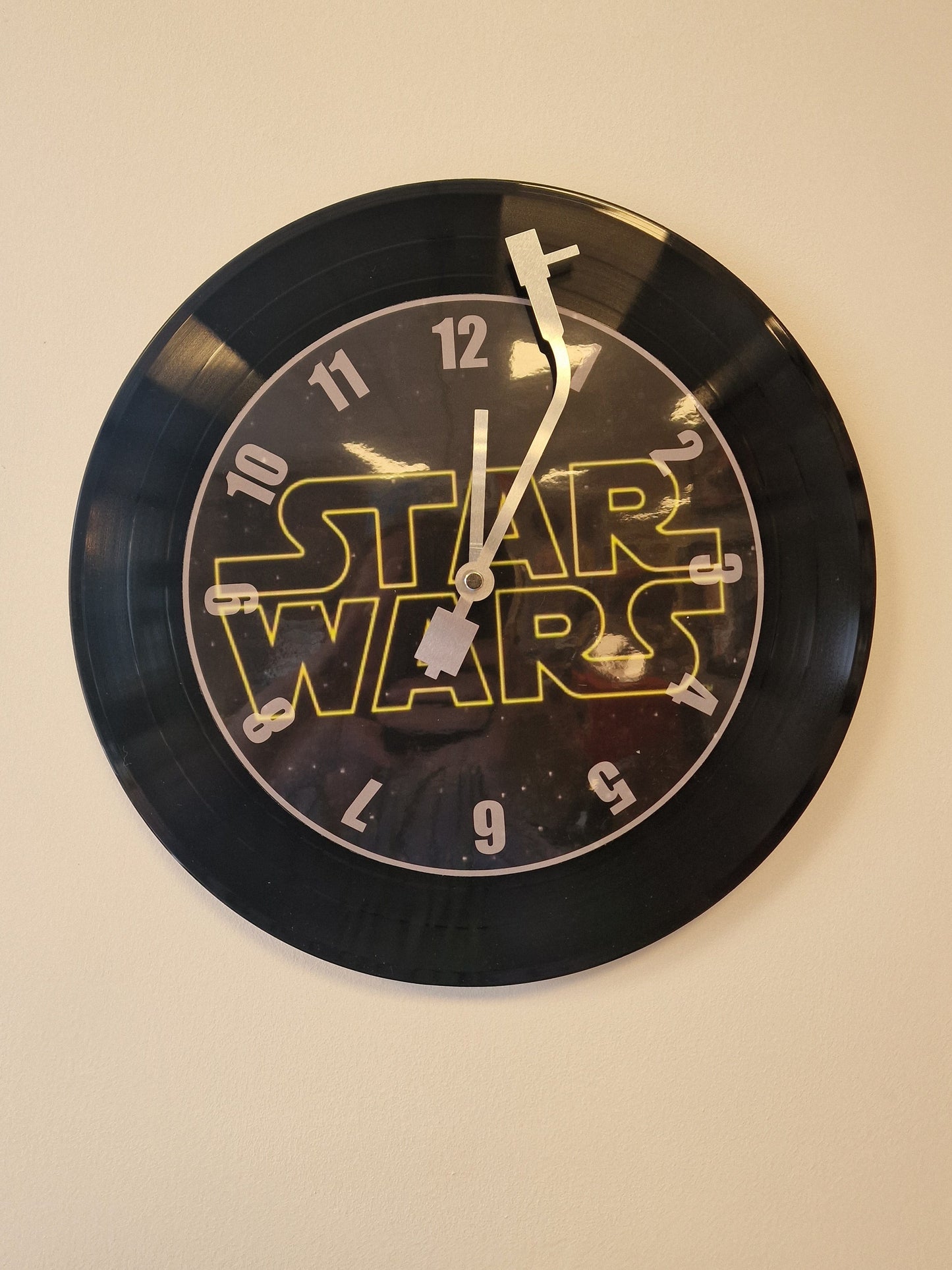 Horloge Vinyle  logo star wars – Une Horloge Vintage Unique pour les Fans de star wars