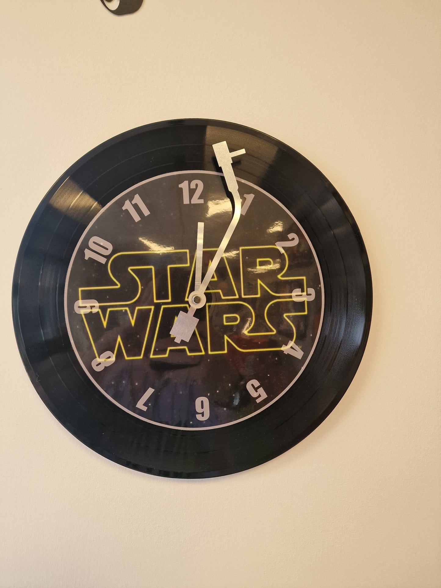 Horloge Vinyle  logo star wars – Une Horloge Vintage Unique pour les Fans de star wars