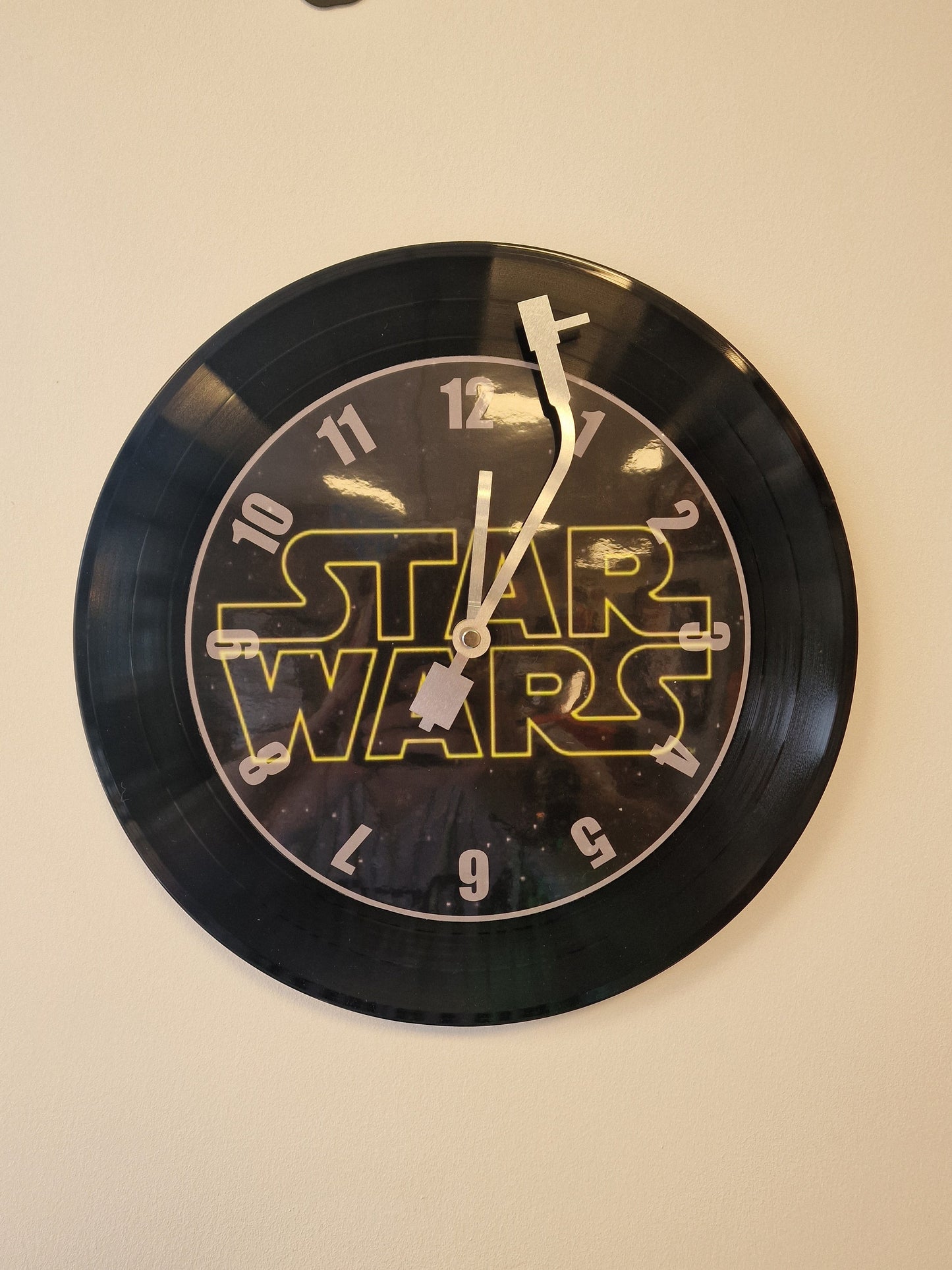 Horloge Vinyle  logo star wars – Une Horloge Vintage Unique pour les Fans de star wars