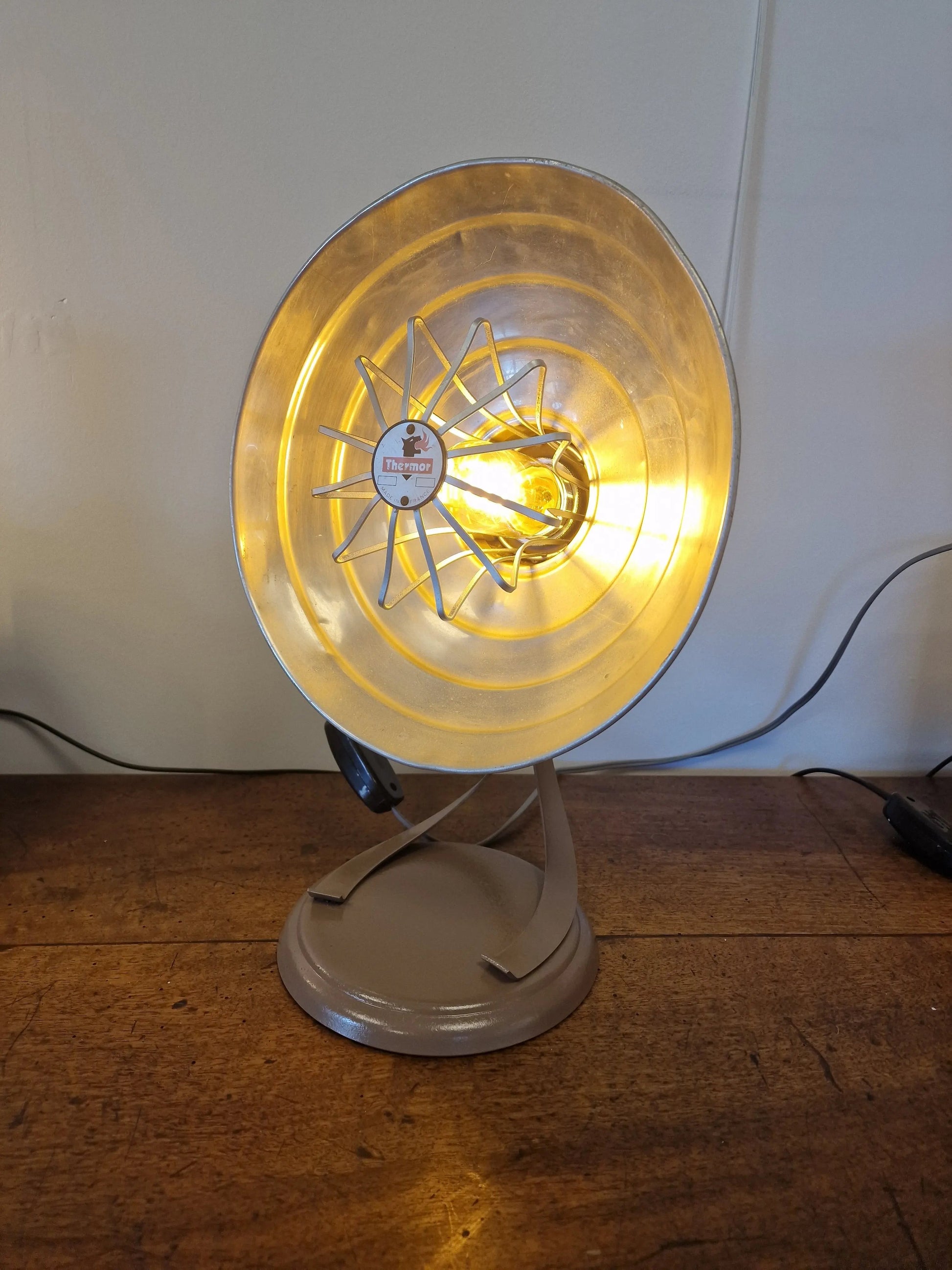 💡 Lampe Design Unique – Radiateur THERMOR Vintage Recyclé (41 x 27 cm) Vintagedison