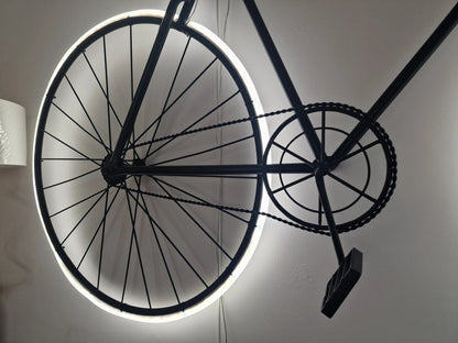 Lampe Murale Vélo avec LED – Applique Industrielle Upcyclée Fait Main
