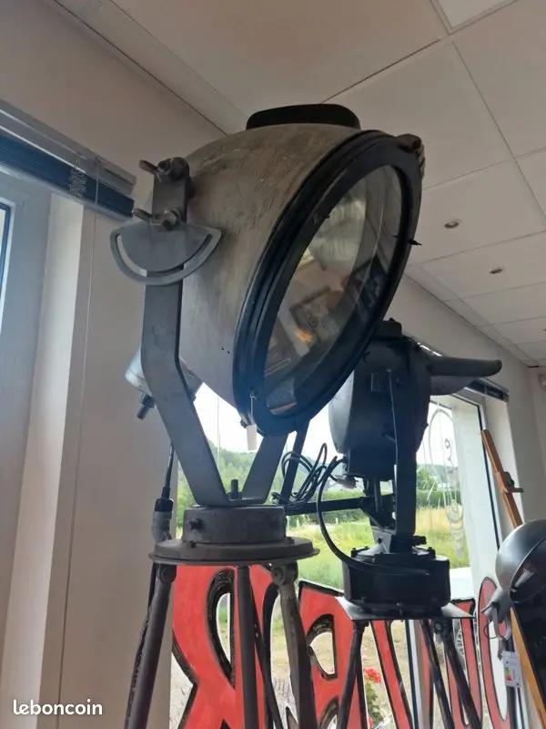 Lampe Projecteur Industrielle SNCF Monumentale – Pièce Unique et Rare Vintagedison