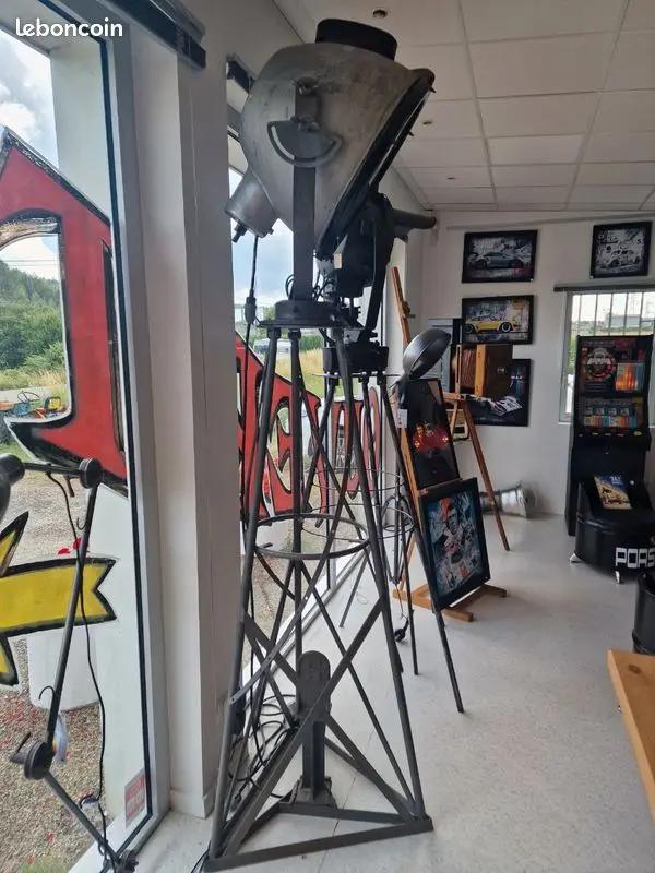 Lampe Projecteur Industrielle SNCF Monumentale – Pièce Unique et Rare Vintagedison