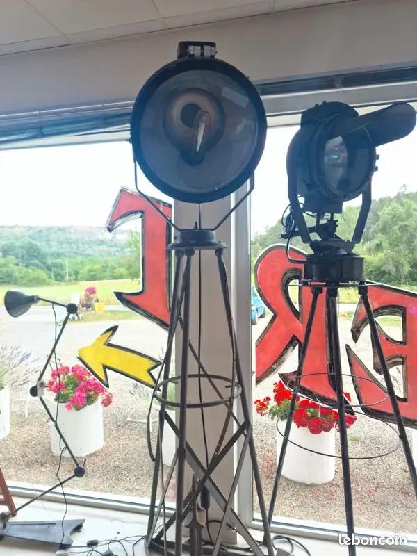 Lampe Projecteur Industrielle SNCF Monumentale – Pièce Unique et Rare Vintagedison