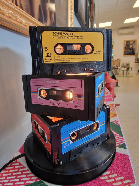 💡 Lampe Vintage Originale – Anciennes Cassettes Audio Recyclées (23 x 18 cm) Vintagedison