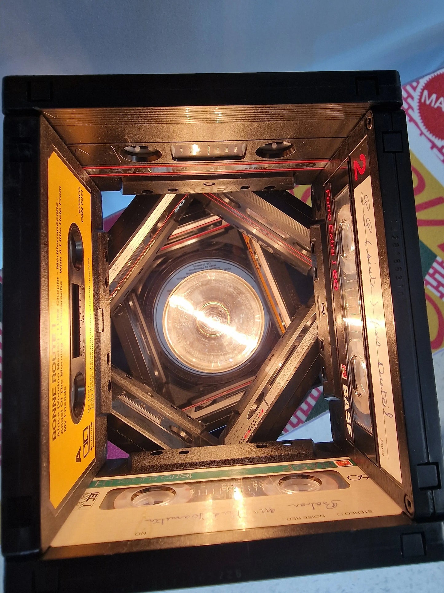 💡 Lampe Vintage Originale – Anciennes Cassettes Audio Recyclées (23 x 18 cm) Vintagedison