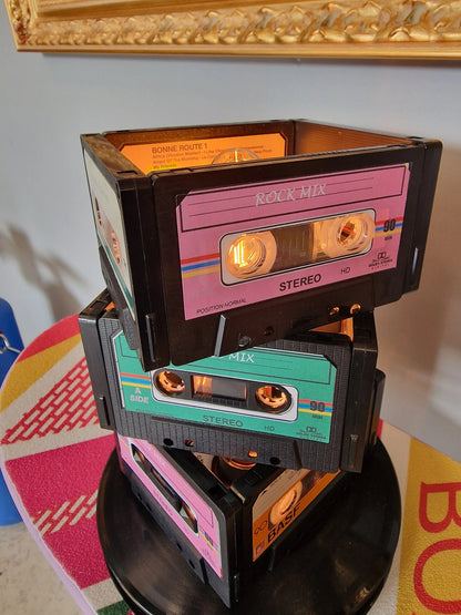 💡 Lampe Vintage Originale – Anciennes Cassettes Audio Recyclées (23 x 18 cm) Vintagedison