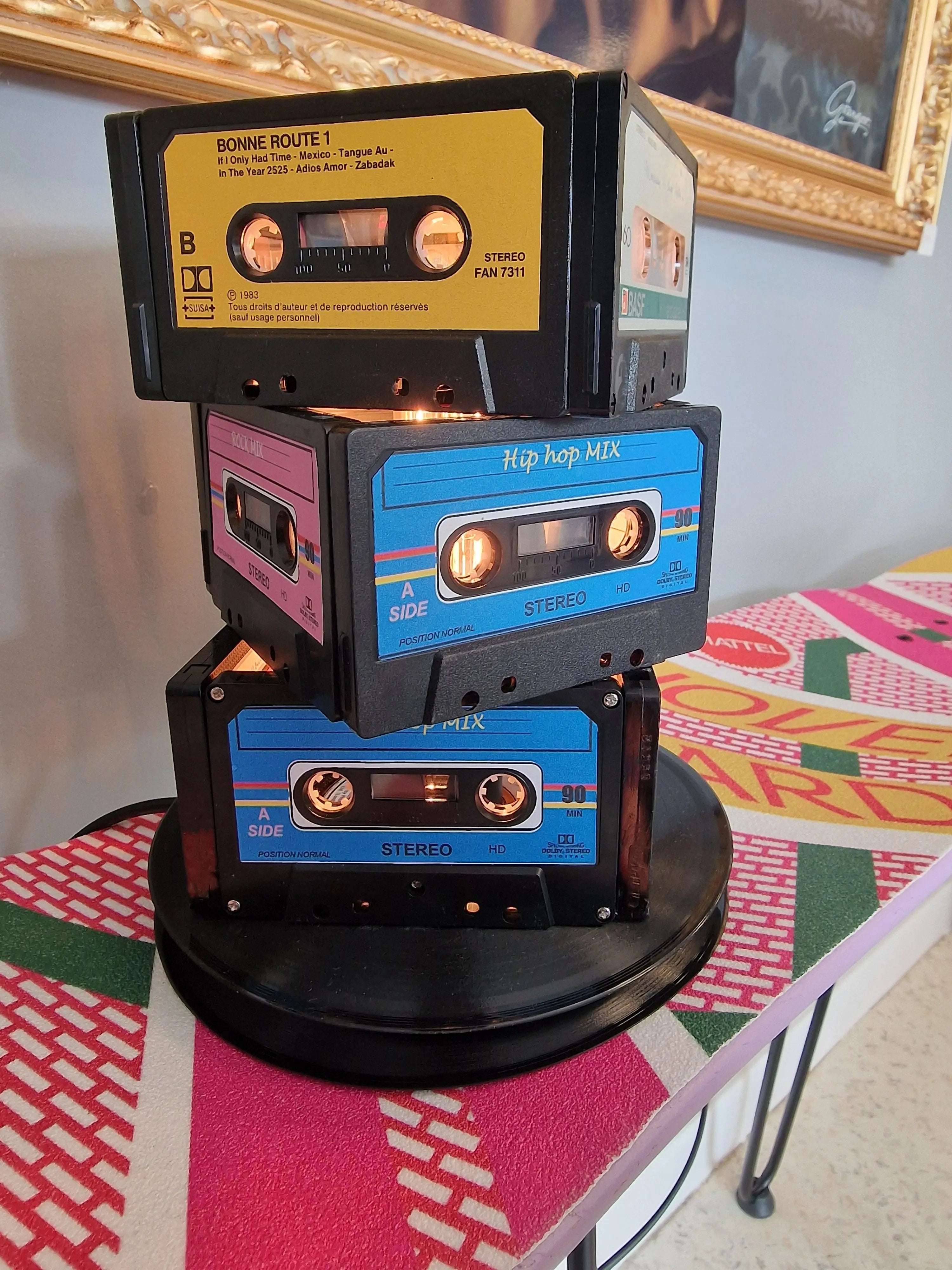 💡 Lampe Vintage Originale – Anciennes Cassettes Audio Recyclées (23 x 18 cm) Vintagedison