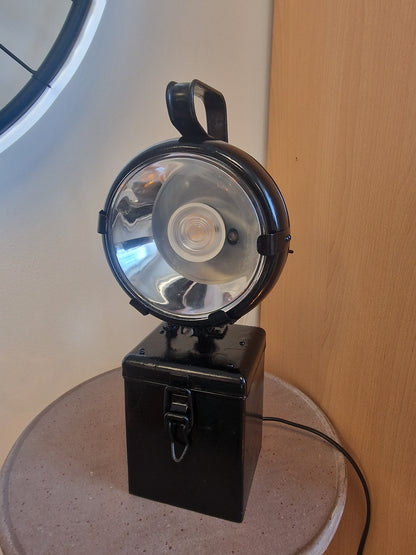 Lampe projecteur vintage – Création industrielle unique