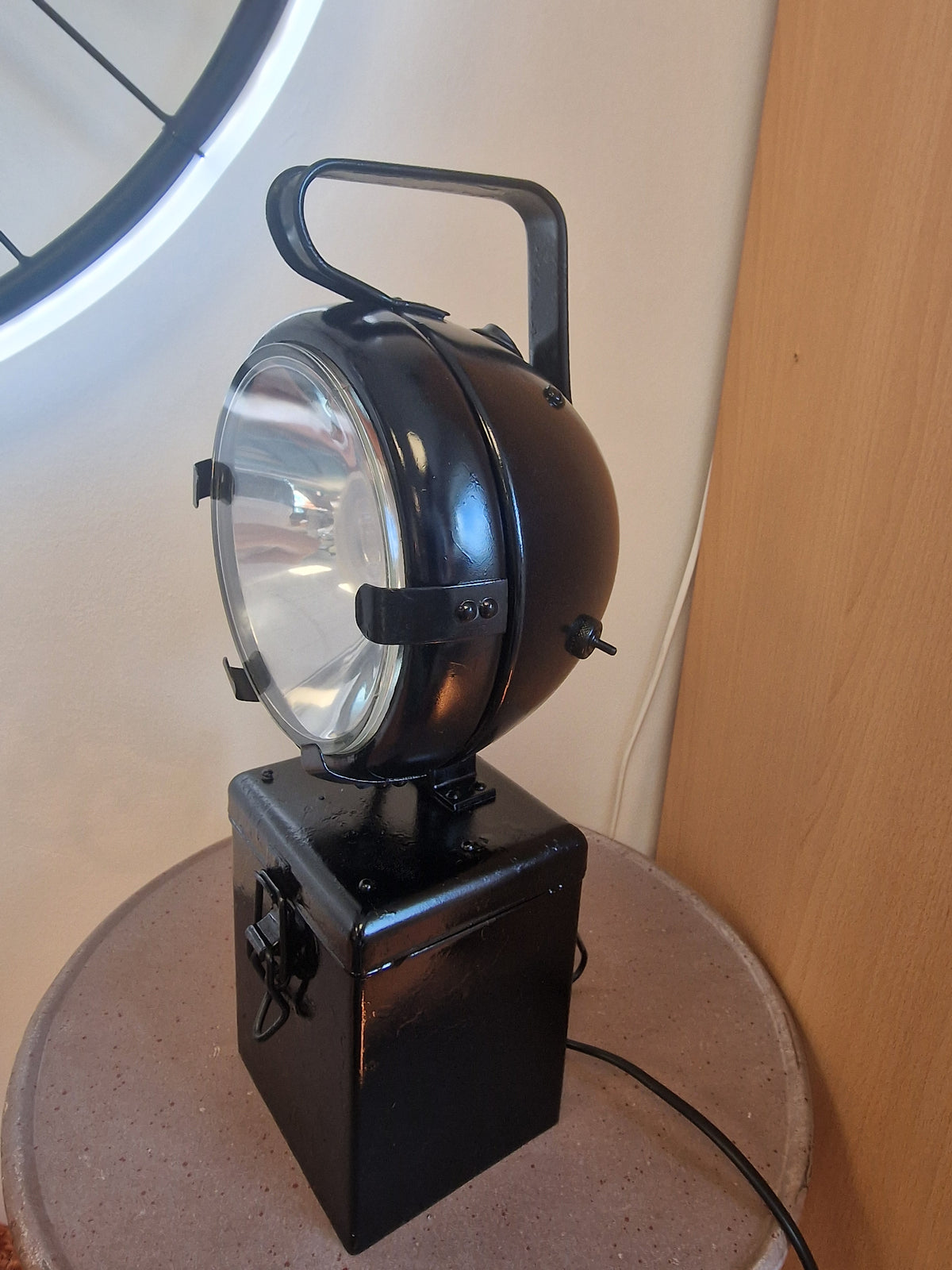 Lampe projecteur vintage – Création industrielle unique