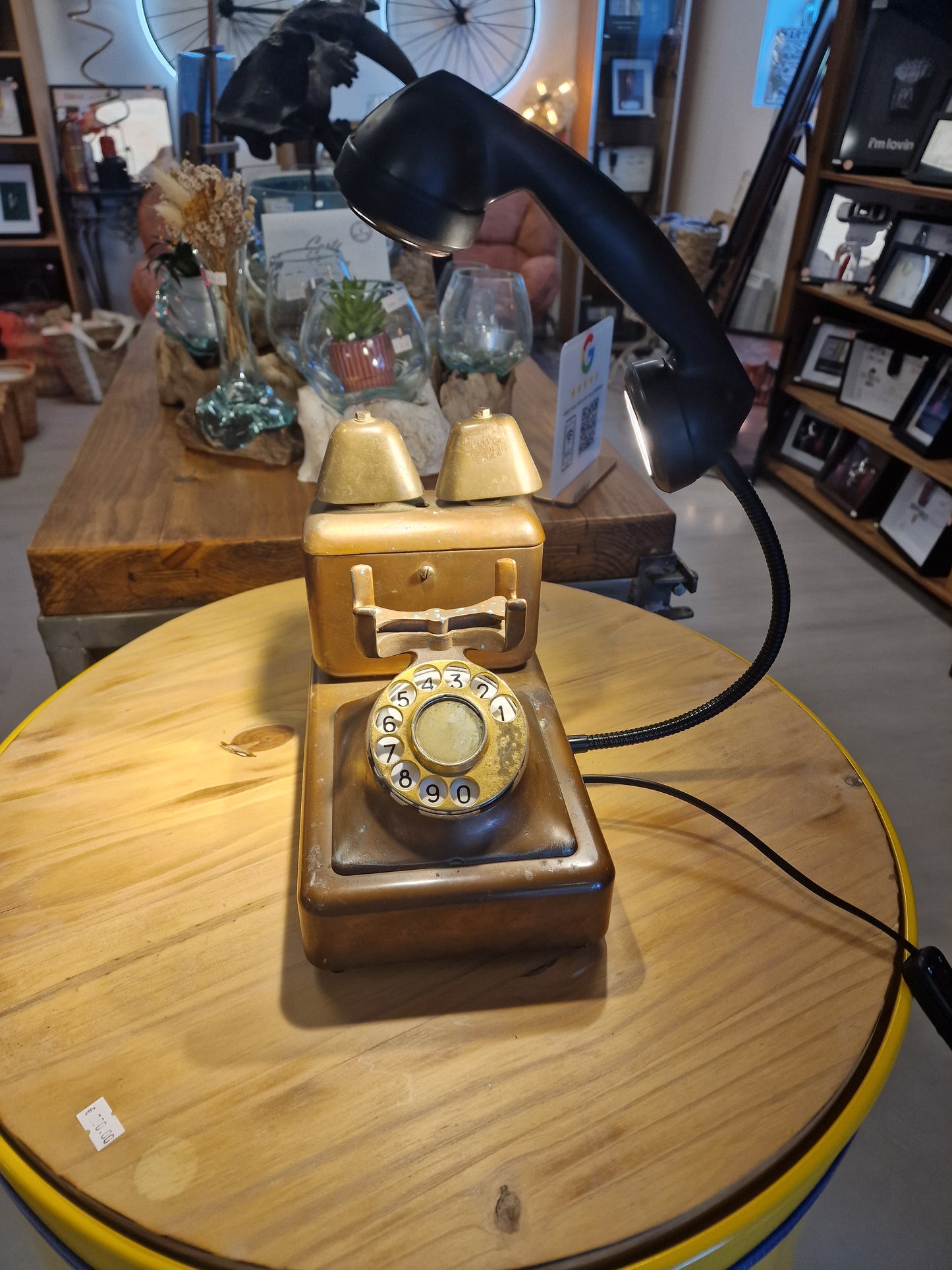Lampe Téléphone Ancien en Cuivre – Lampe LED Flexible Artisanale | Décoration Vintage Industrielle & Upcycling