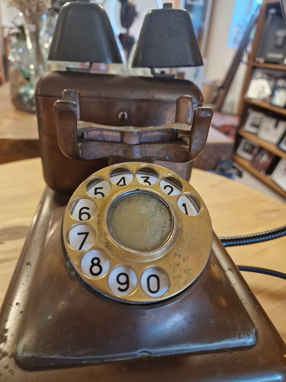 Lampe Téléphone Ancien en Cuivre – Lampe LED Flexible Artisanale | Décoration Vintage Industrielle & Upcycling