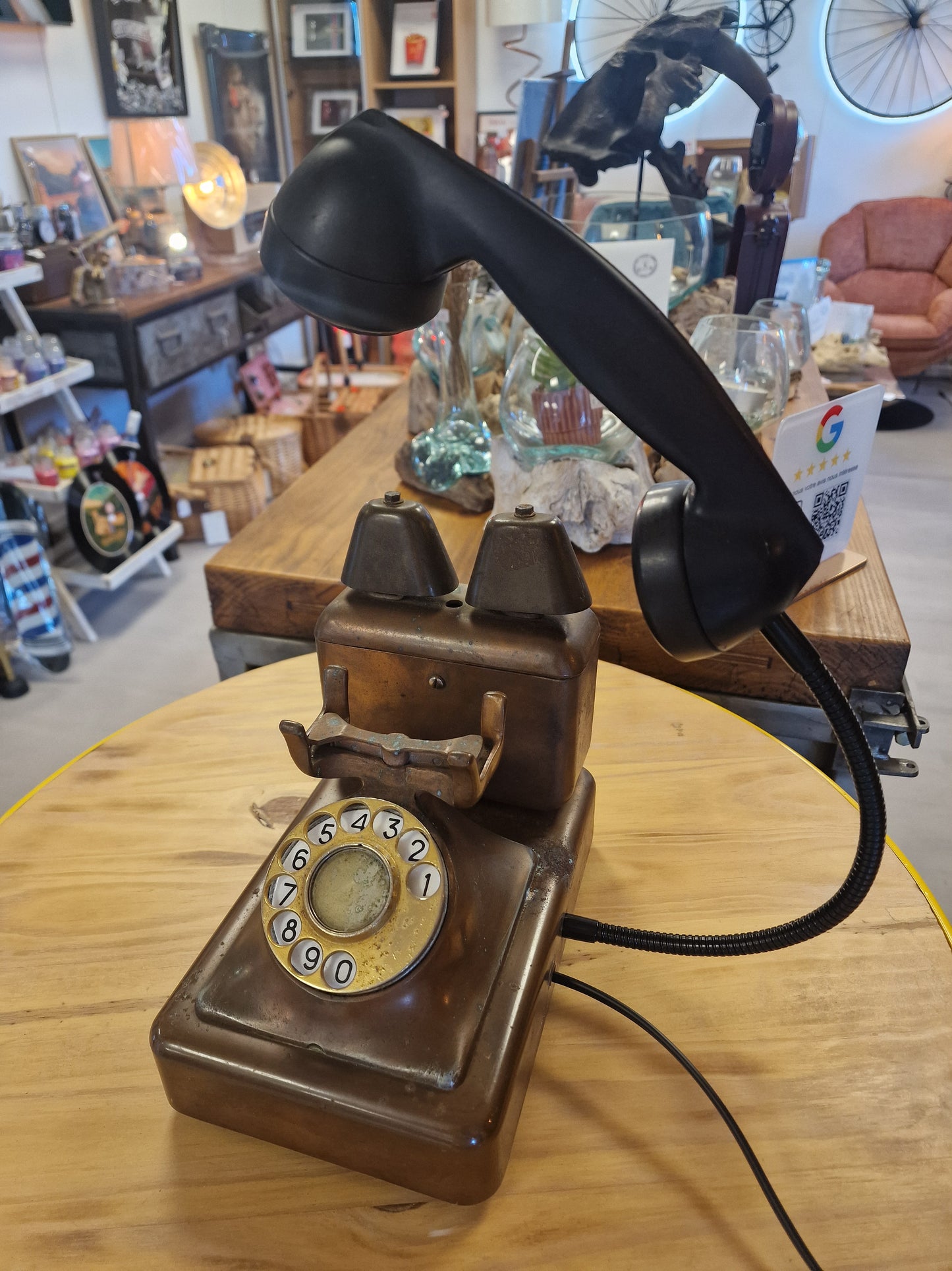 Lampe Téléphone Ancien en Cuivre – Lampe LED Flexible Artisanale | Décoration Vintage Industrielle & Upcycling