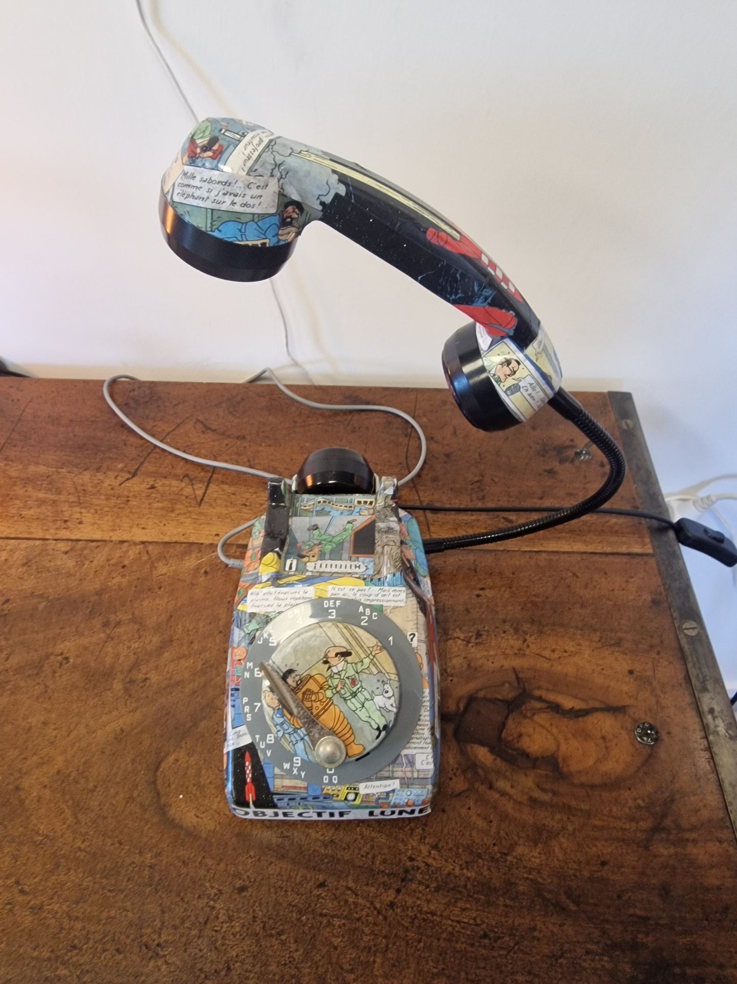 Lampe Téléphone Vintage upcycling Tintin Objectif Lune