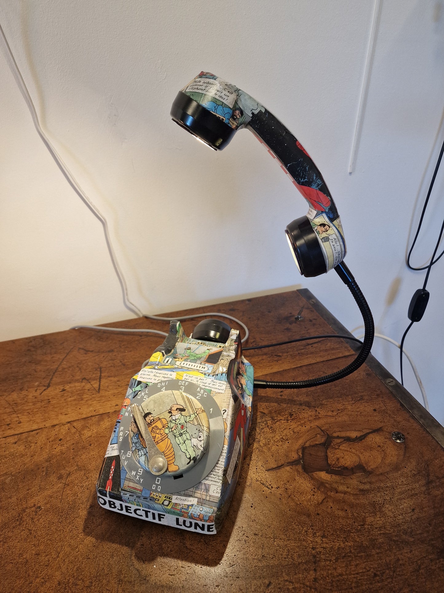 Lampe Téléphone Vintage upcycling Tintin Objectif Lune