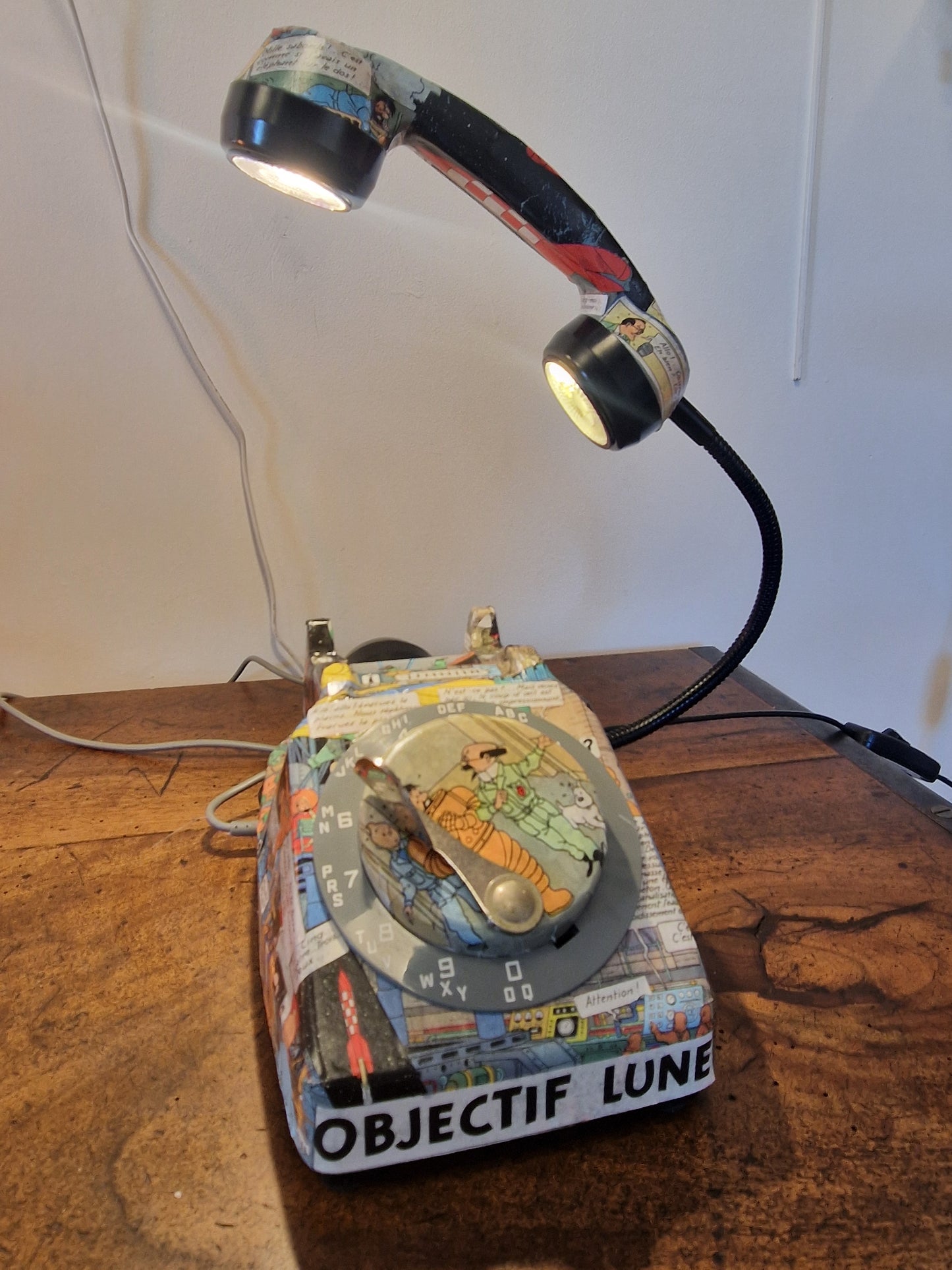 Lampe Téléphone Vintage upcycling Tintin Objectif Lune