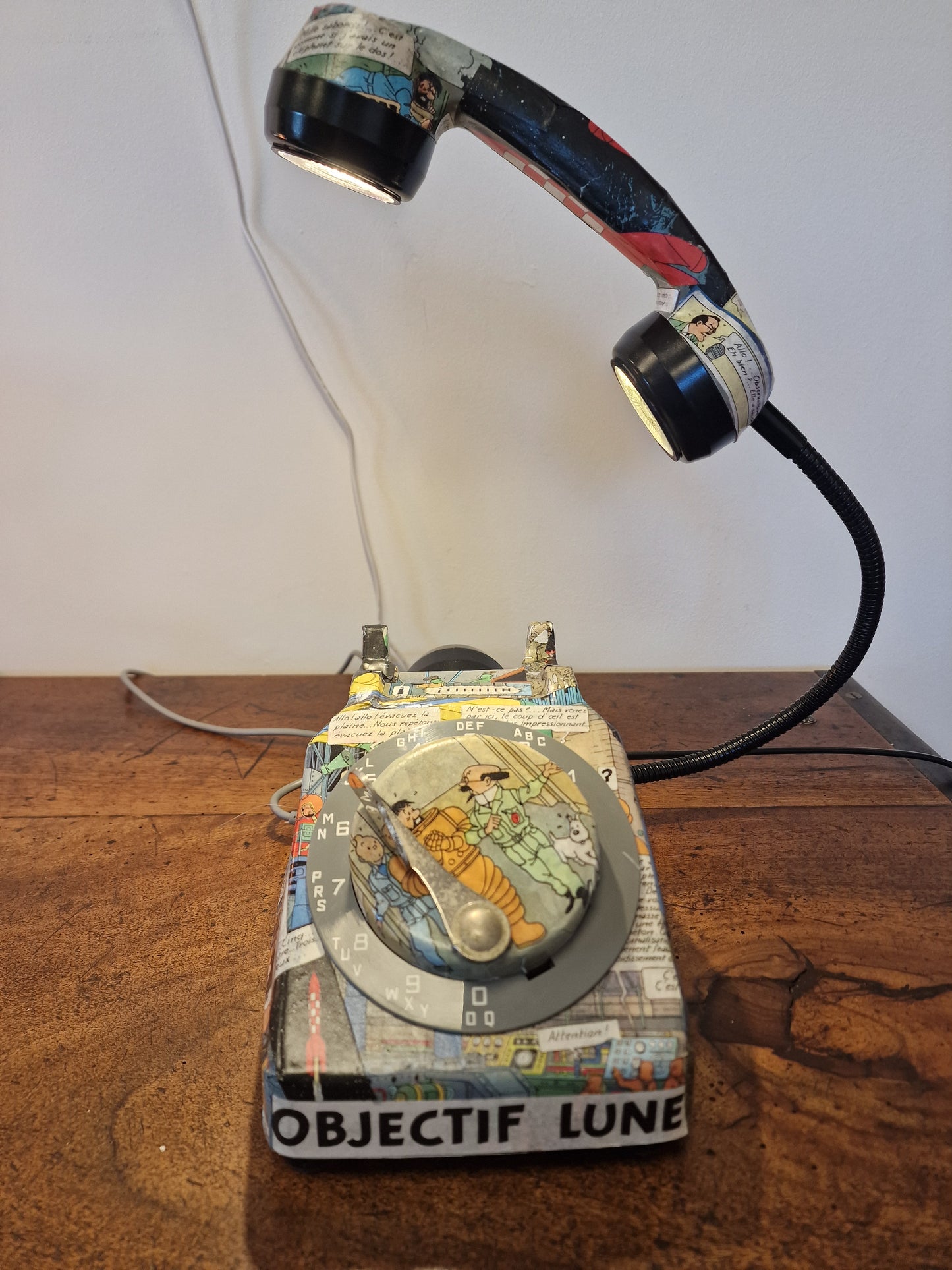Lampe Téléphone Vintage upcycling Tintin Objectif Lune