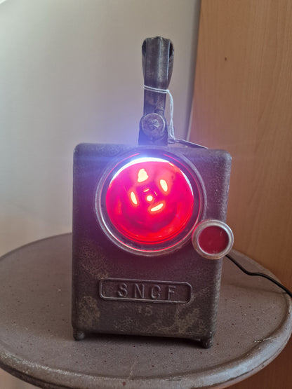 Lampe industrielle sncf vintage   – Création artisanale unique