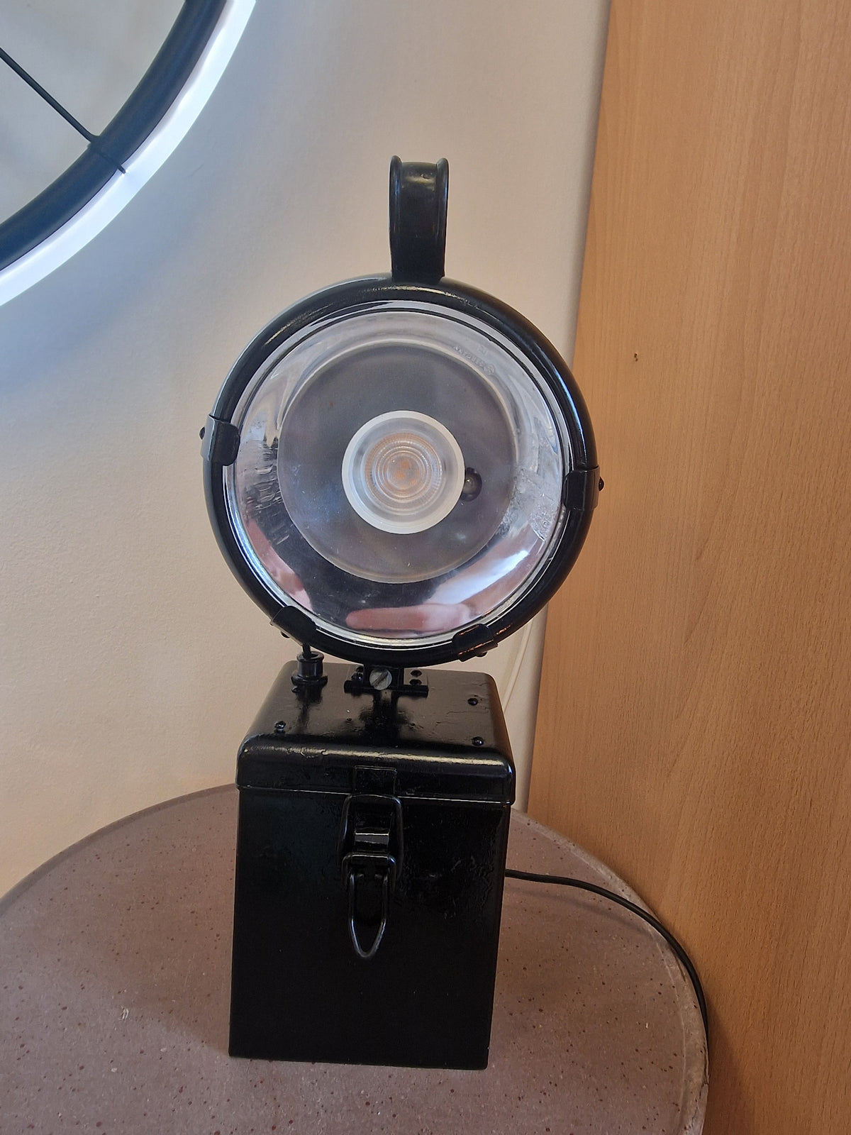 Lampe projecteur vintage – Création industrielle unique