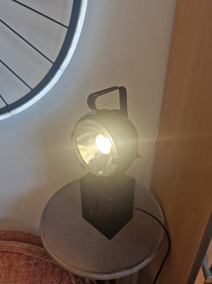 Lampe projecteur vintage – Création industrielle unique