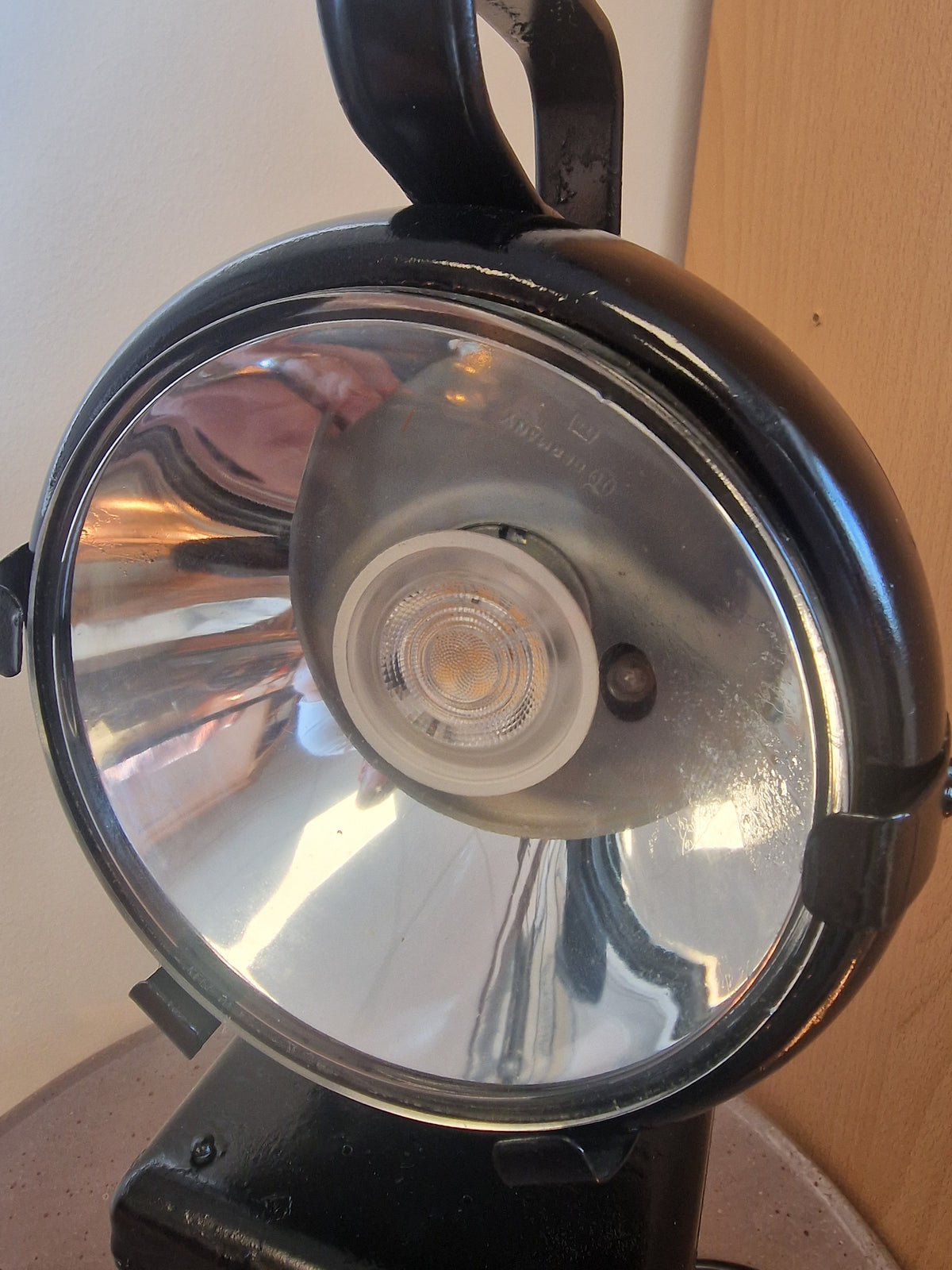 Lampe projecteur vintage – Création industrielle unique