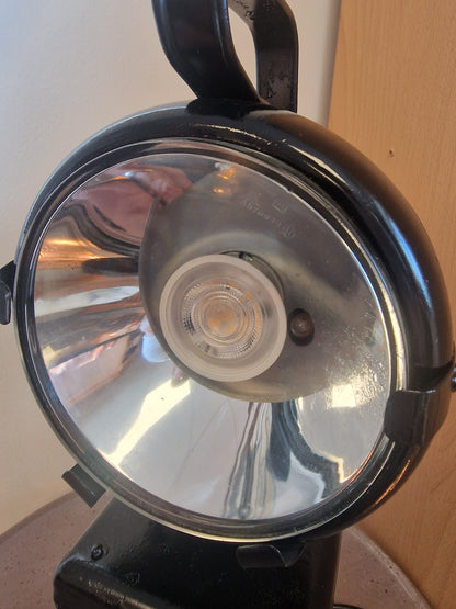 Lampe projecteur vintage – Création industrielle unique