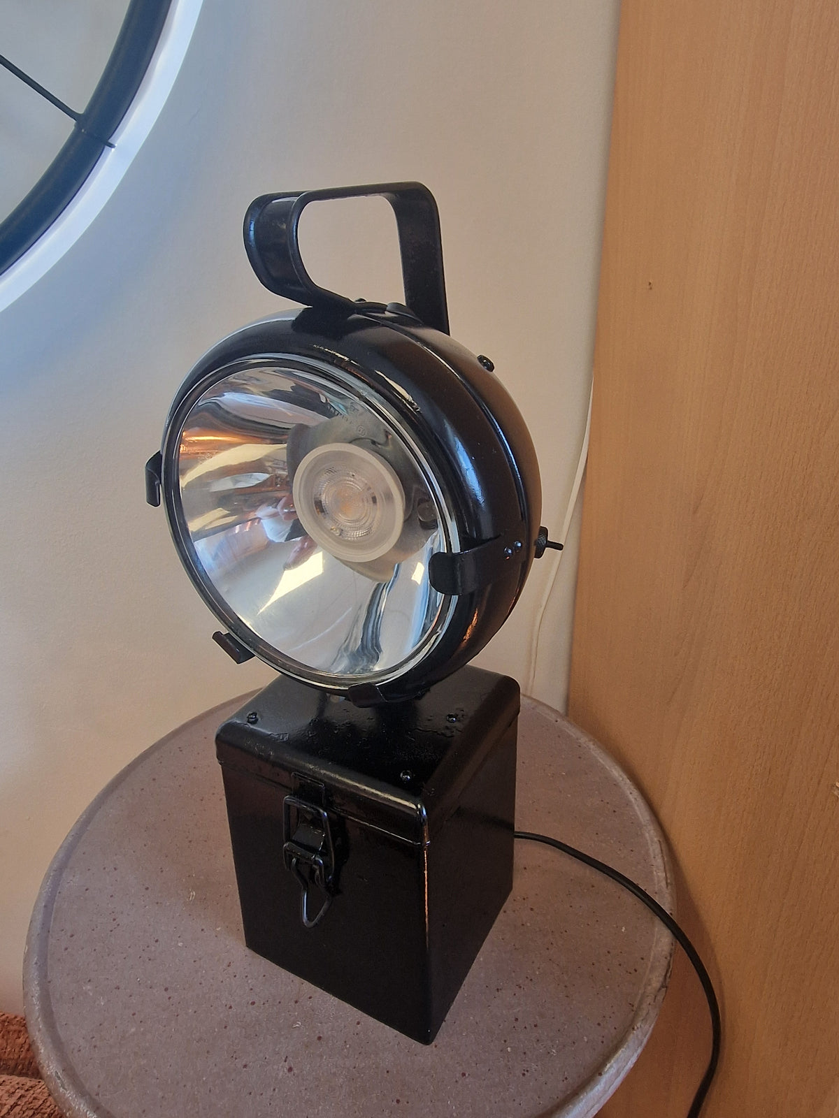 Lampe projecteur vintage – Création industrielle unique