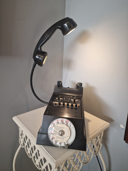 Lampe vintage upcyclée – téléphone  transformé en lampe design industrielle