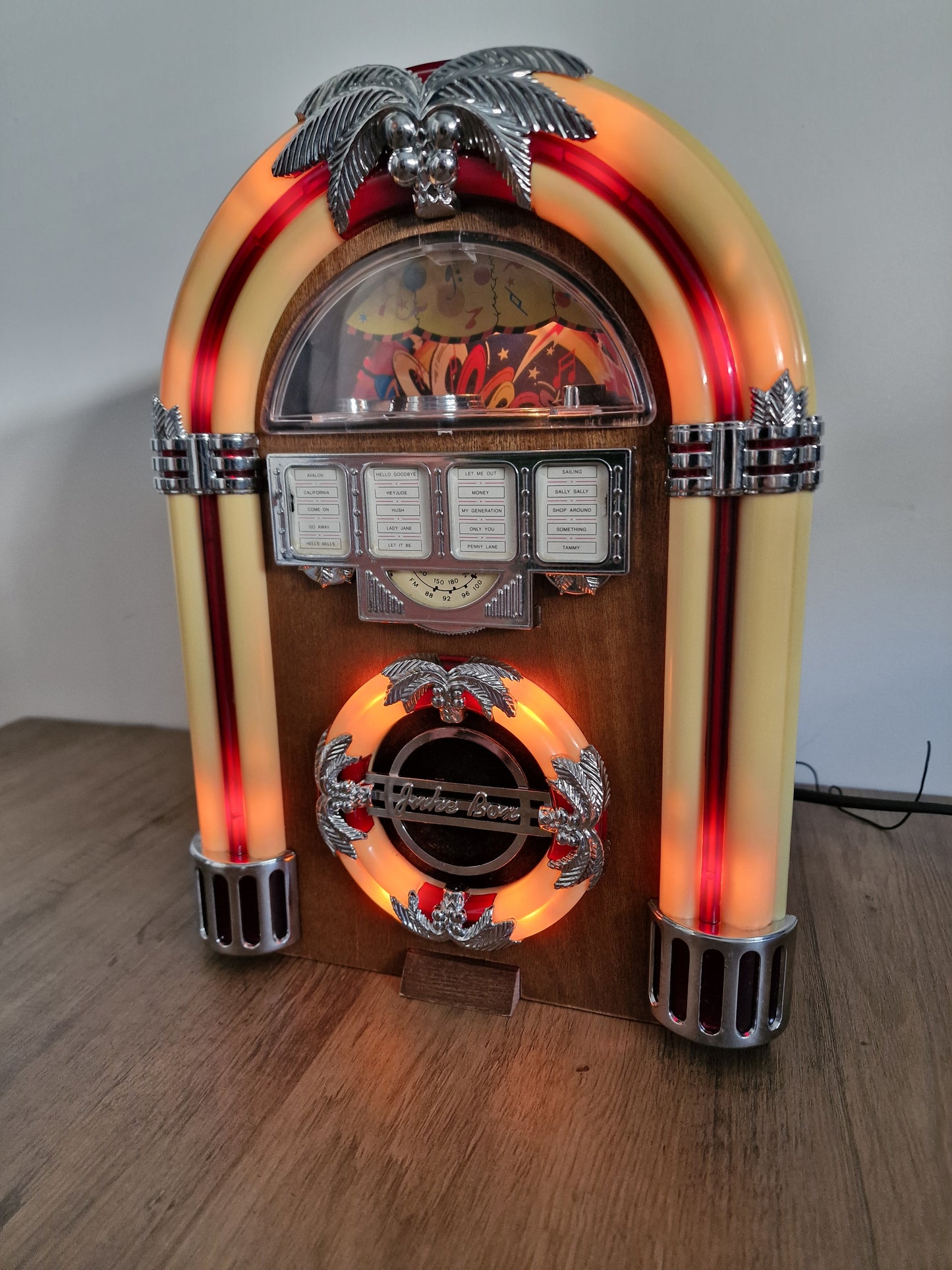 Mini Jukebox Vintage Bluetooth avec Batterie Rechargeable – Enceinte Bluetooth Rétro Lumineuse – Radio d'Origine Fonctionnelle – Pièce Unique