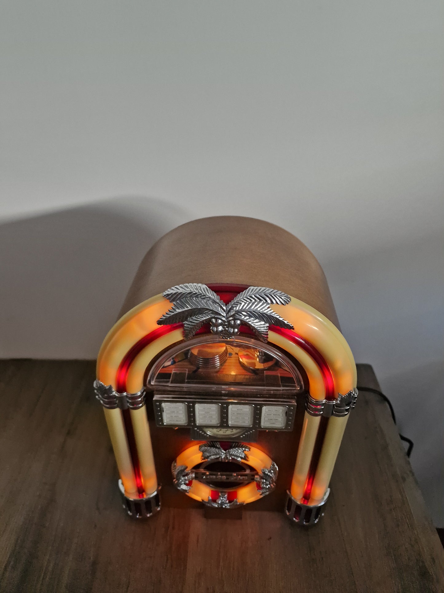 Mini Jukebox Vintage Bluetooth avec Batterie Rechargeable – Enceinte Bluetooth Rétro Lumineuse – Radio d'Origine Fonctionnelle – Pièce Unique
