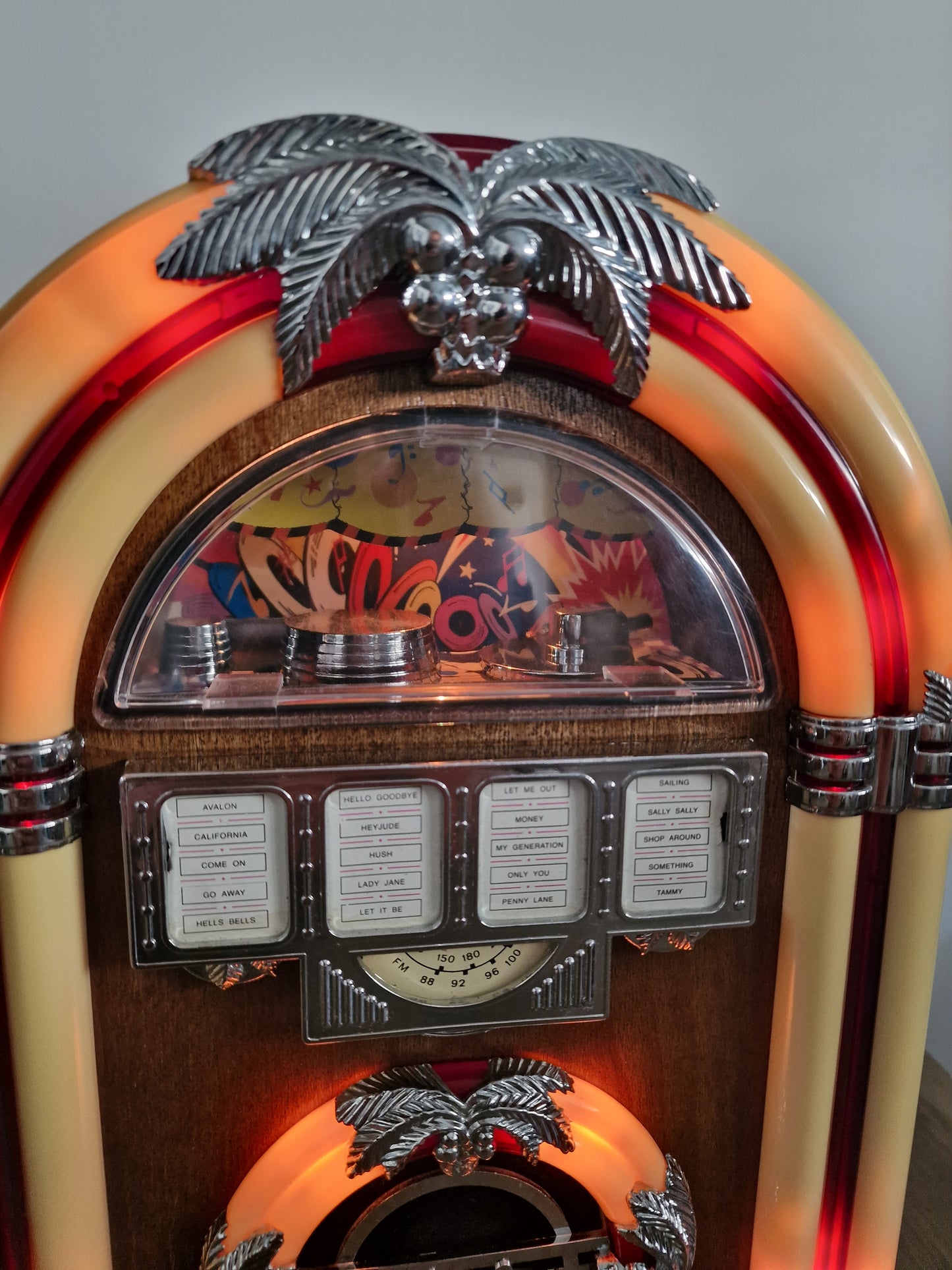 Mini Jukebox Vintage Bluetooth avec Batterie Rechargeable – Enceinte Bluetooth Rétro Lumineuse – Radio d'Origine Fonctionnelle – Pièce Unique