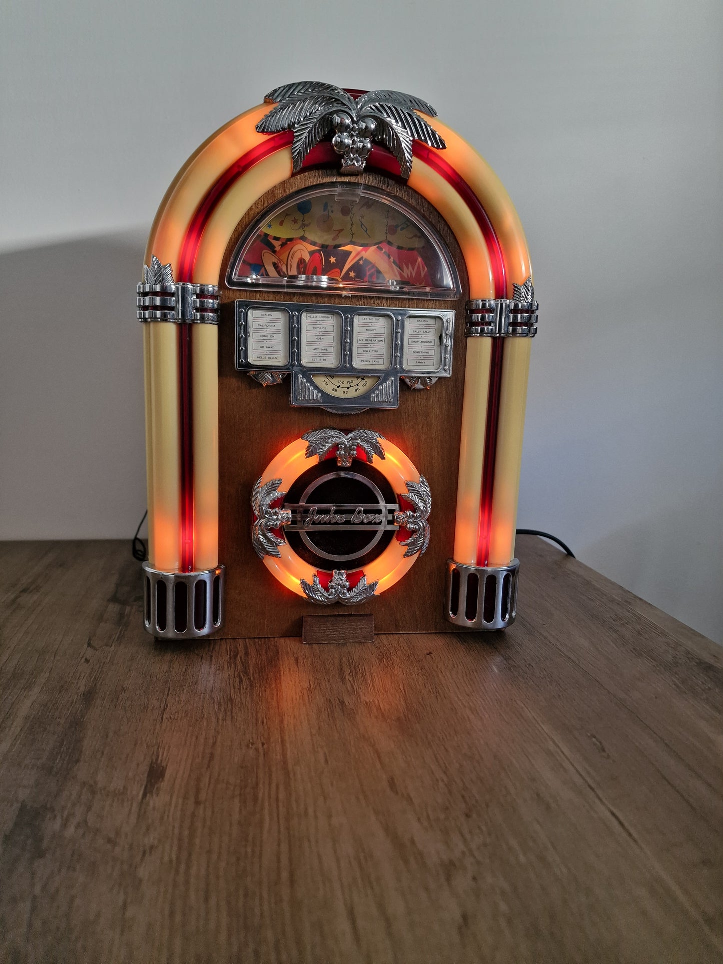 Mini Jukebox Vintage Bluetooth avec Batterie Rechargeable – Enceinte Bluetooth Rétro Lumineuse – Radio d'Origine Fonctionnelle – Pièce Unique