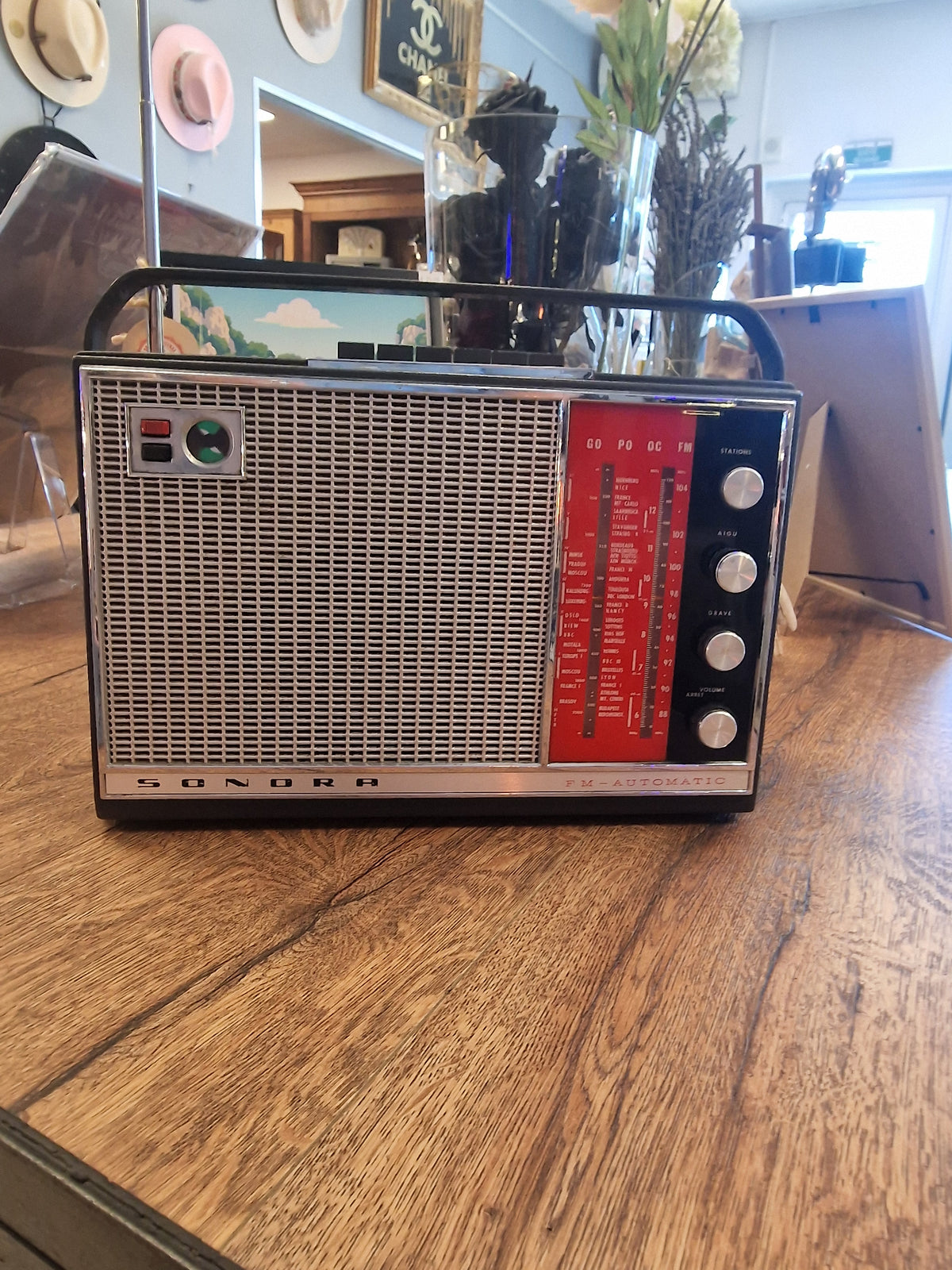 Radio vintage SONORA transformée en enceinte Bluetooth – Batterie rechargeable – Pièce unique