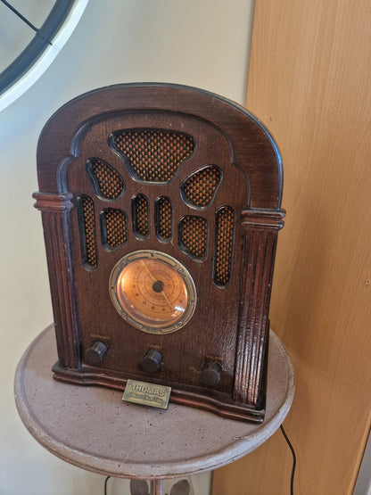 Radio vintage Bluetooth en bois – Enceinte rétro restaurée – Pièce unique artisanale