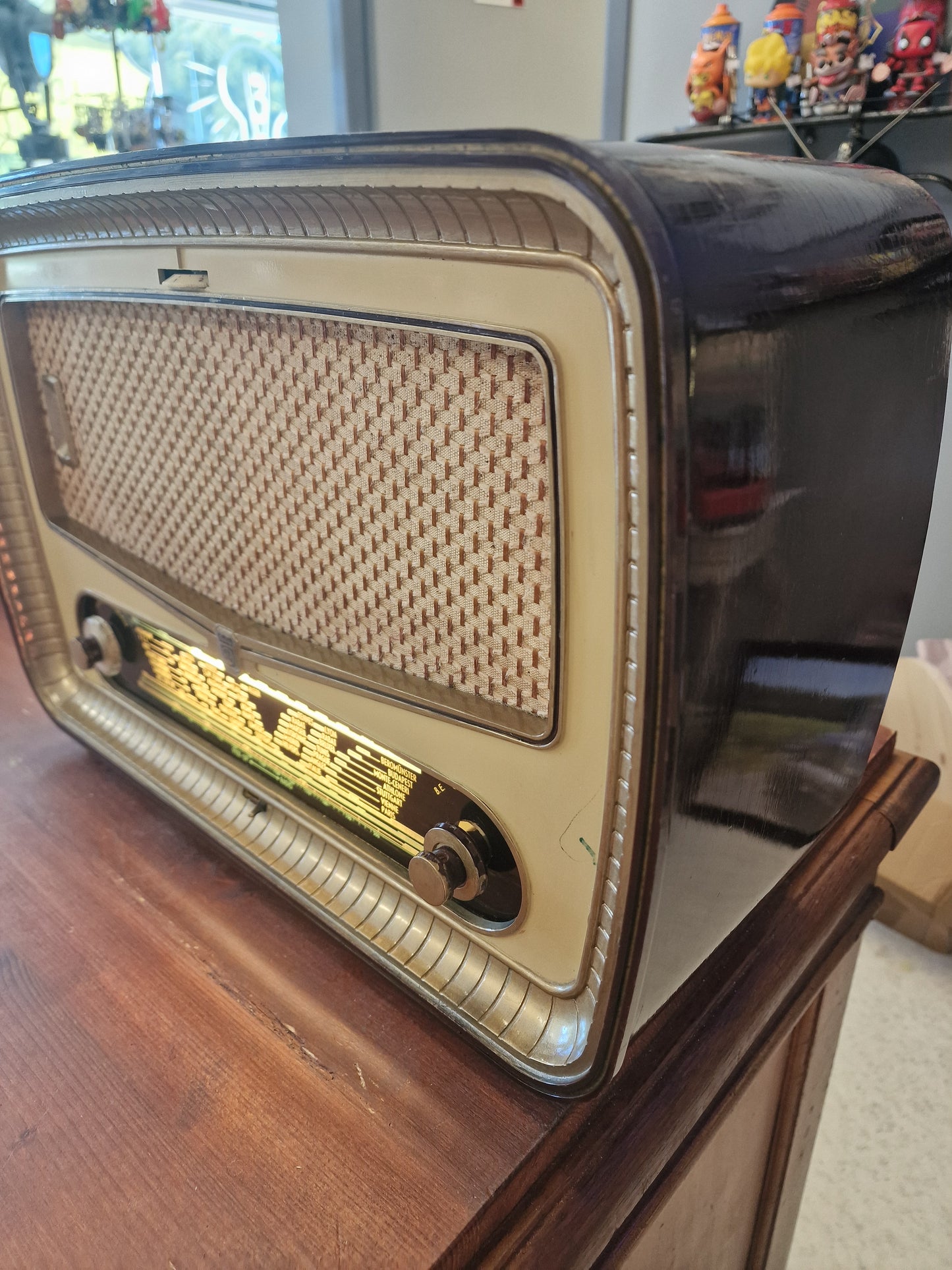 Radio Radiola Vintage Transformée en Enceinte Bluetooth – Haut-Parleur JVC – Restaurée et Fabriquée en Ardèche