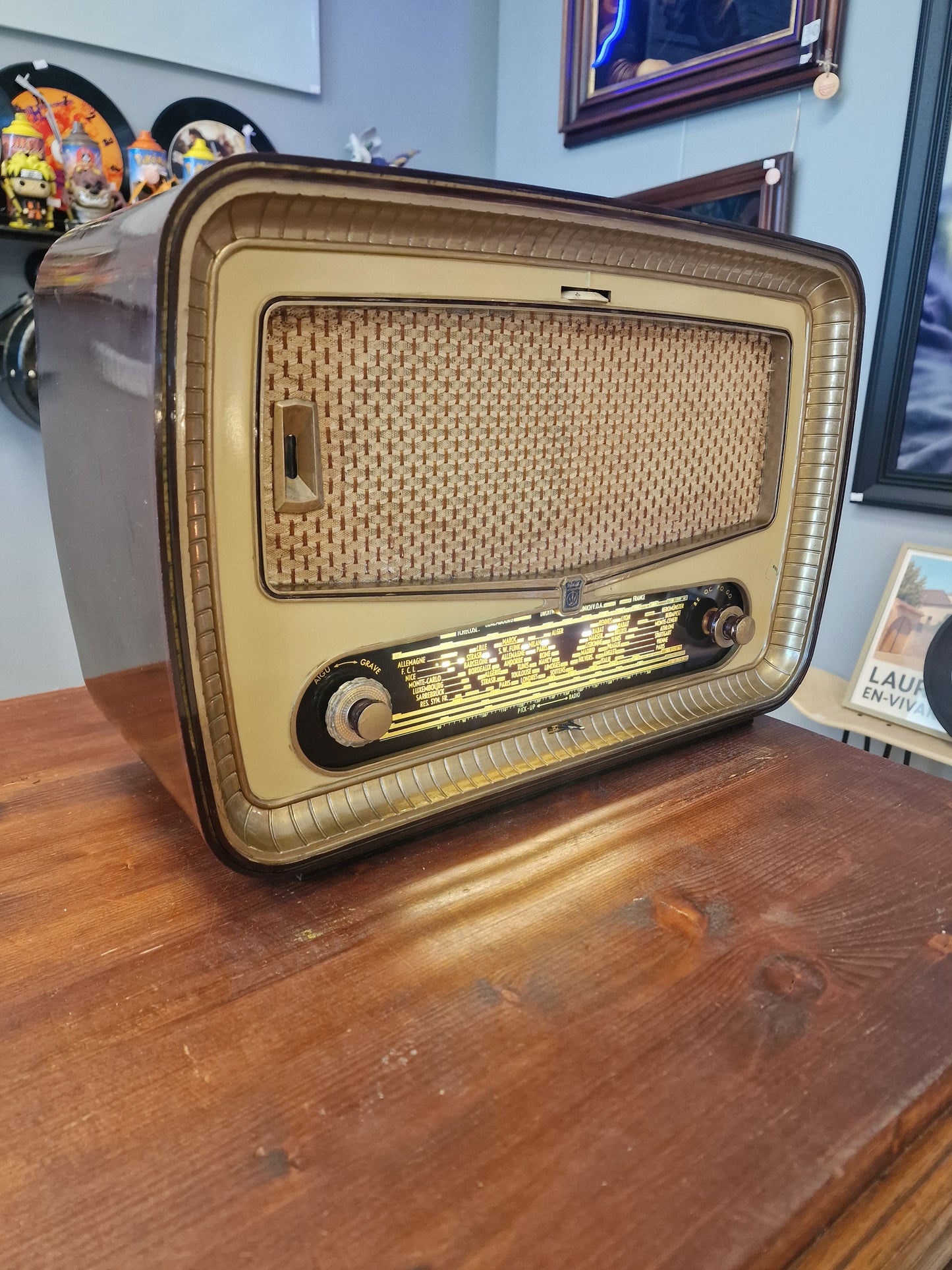 Radio Radiola Vintage Transformée en Enceinte Bluetooth – Haut-Parleur JVC – Restaurée et Fabriquée en Ardèche