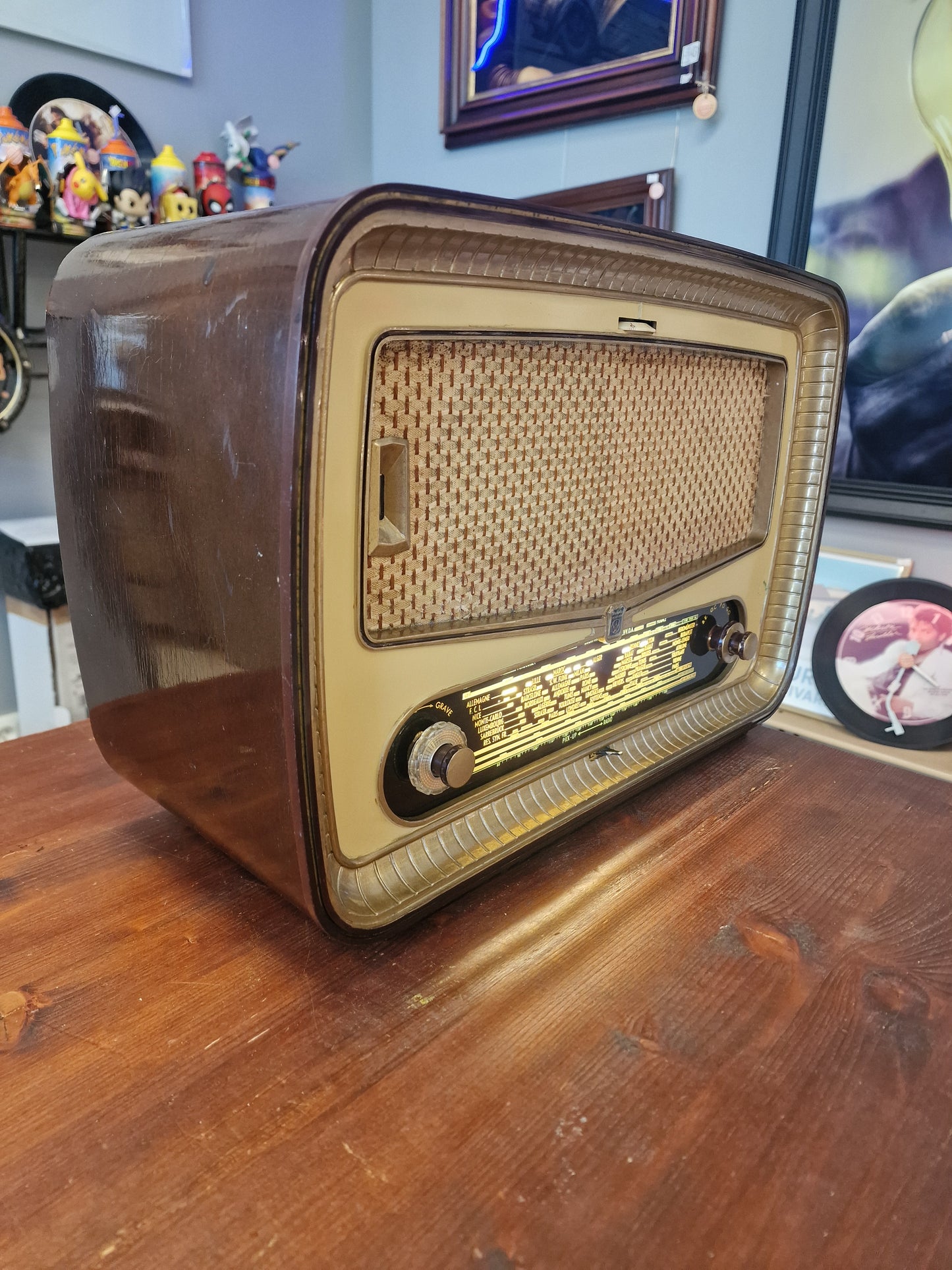Radio Radiola Vintage Transformée en Enceinte Bluetooth – Haut-Parleur JVC – Restaurée et Fabriquée en Ardèche