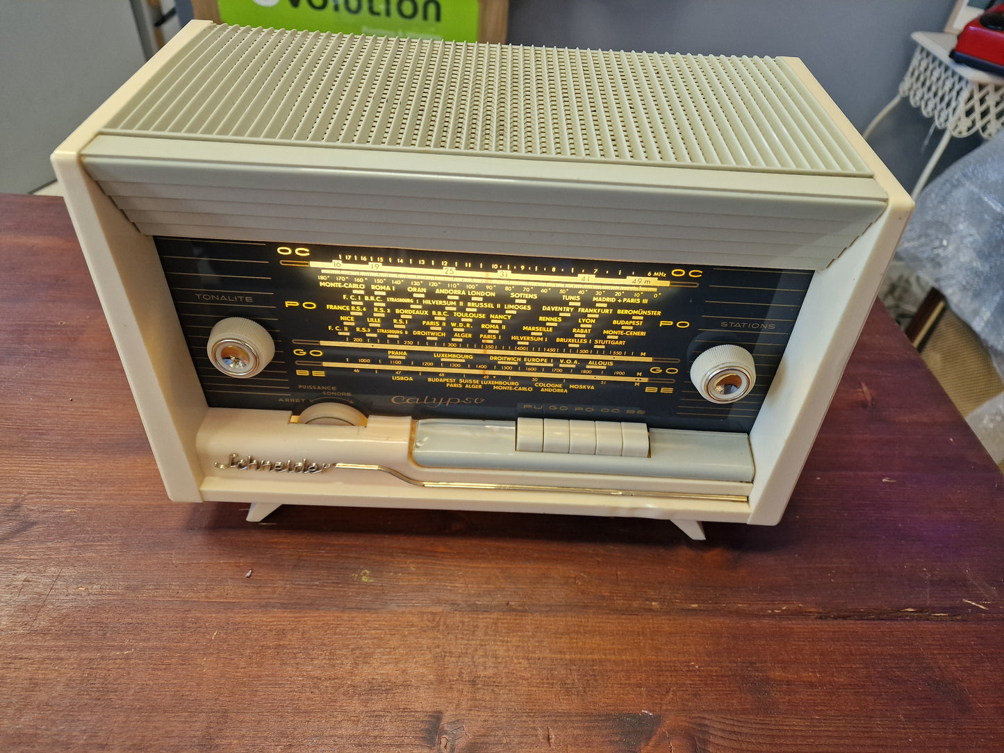 Radio Schneider Calypso Bluetooth Vintage – Enceinte Bluetooth Artisanale Restaurée – Fabrication Française en Ardèche