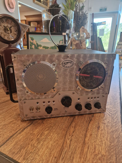 Radio Spirit of St. Louis vintage convertie en enceinte Bluetooth rechargeable – Double système indépendant – Pièce unique