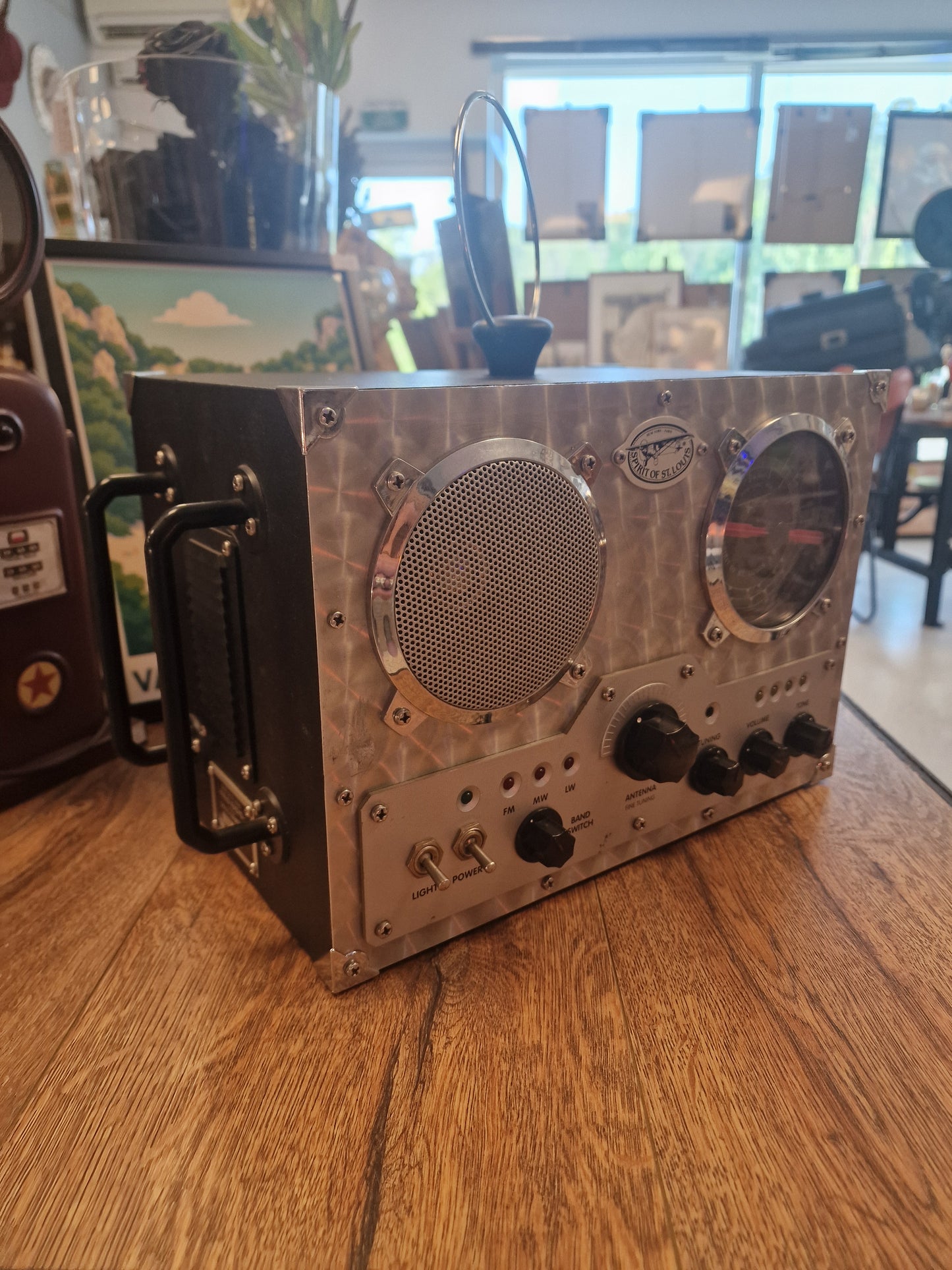 Radio Spirit of St. Louis vintage convertie en enceinte Bluetooth rechargeable – Double système indépendant – Pièce unique