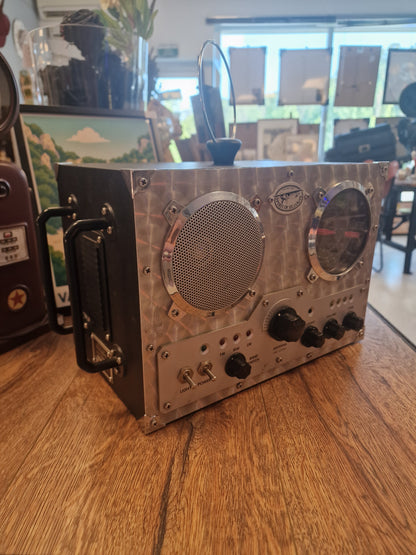 Radio Spirit of St. Louis vintage convertie en enceinte Bluetooth rechargeable – Double système indépendant – Pièce unique