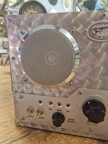 Radio Spirit of St. Louis vintage convertie en enceinte Bluetooth rechargeable – Double système indépendant – Pièce unique