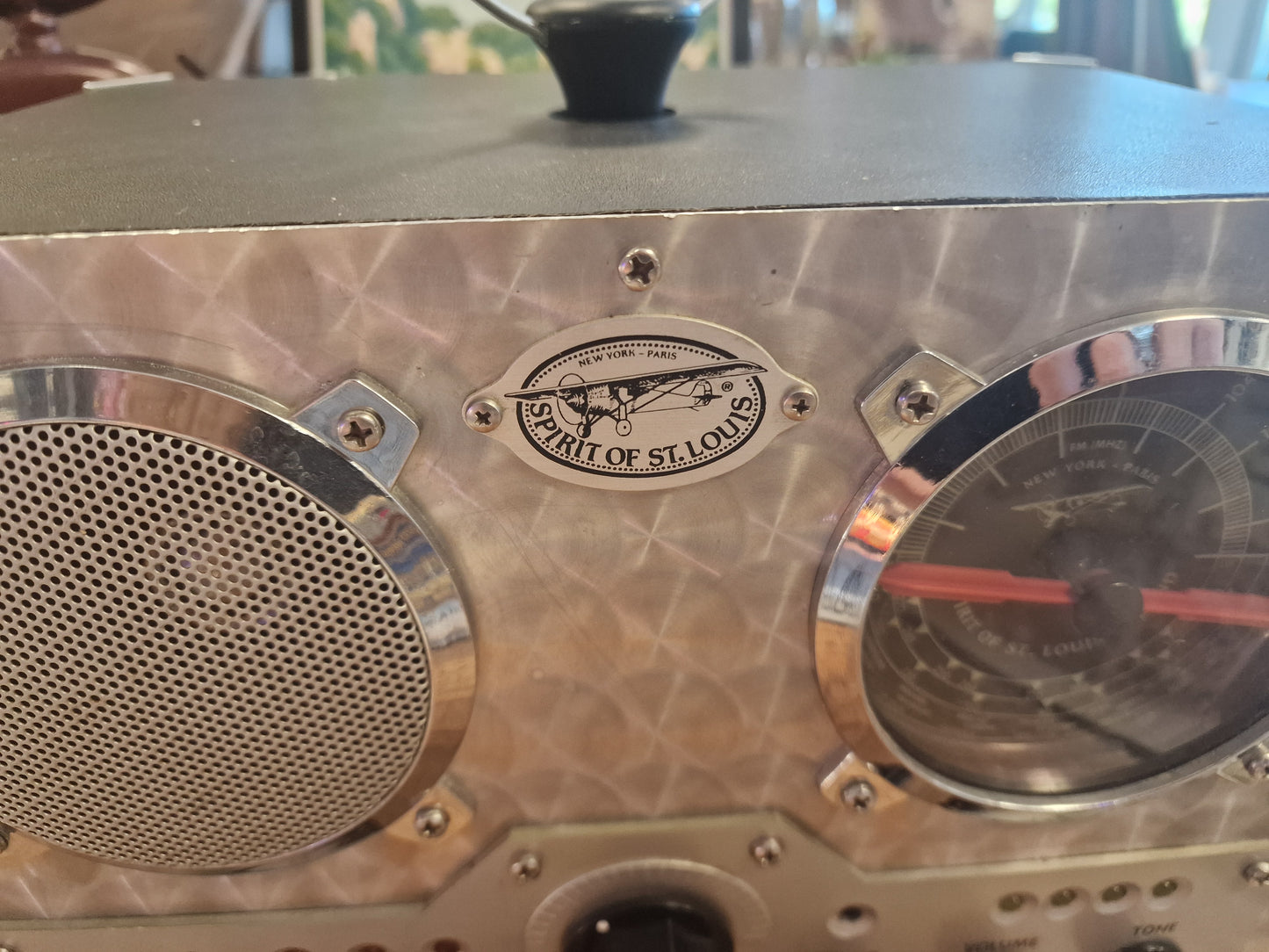 Radio Spirit of St. Louis vintage convertie en enceinte Bluetooth rechargeable – Double système indépendant – Pièce unique