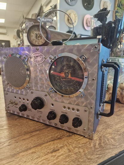 Radio Spirit of St. Louis vintage convertie en enceinte Bluetooth rechargeable – Double système indépendant – Pièce unique