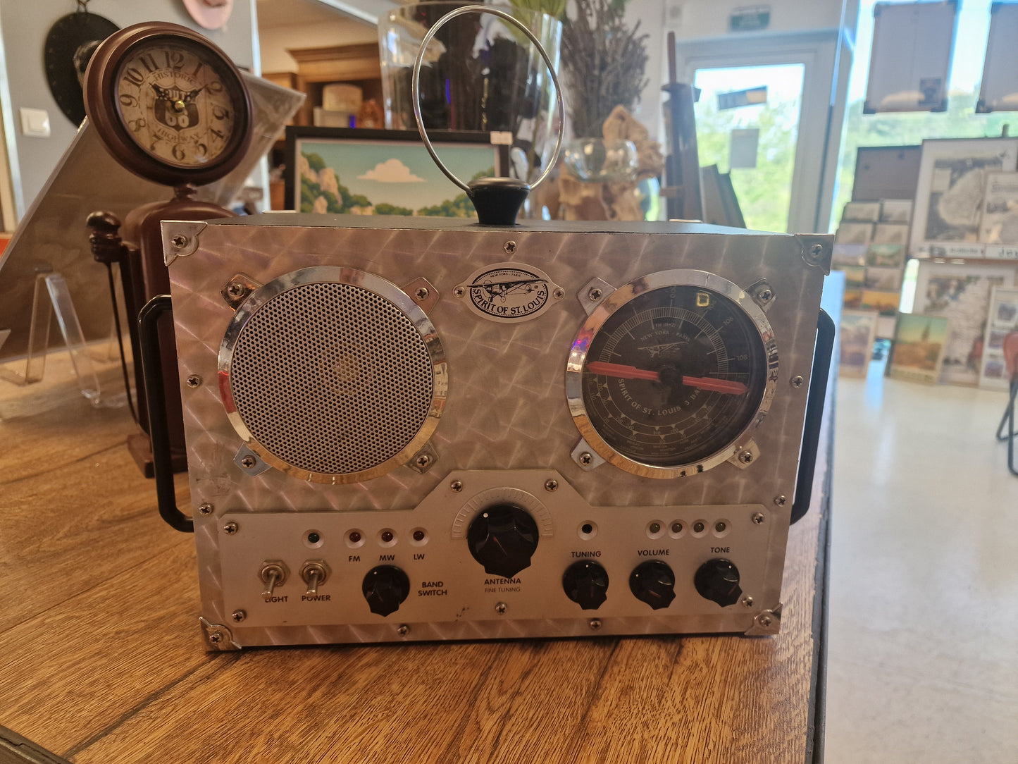 Radio Spirit of St. Louis vintage convertie en enceinte Bluetooth rechargeable – Double système indépendant – Pièce unique