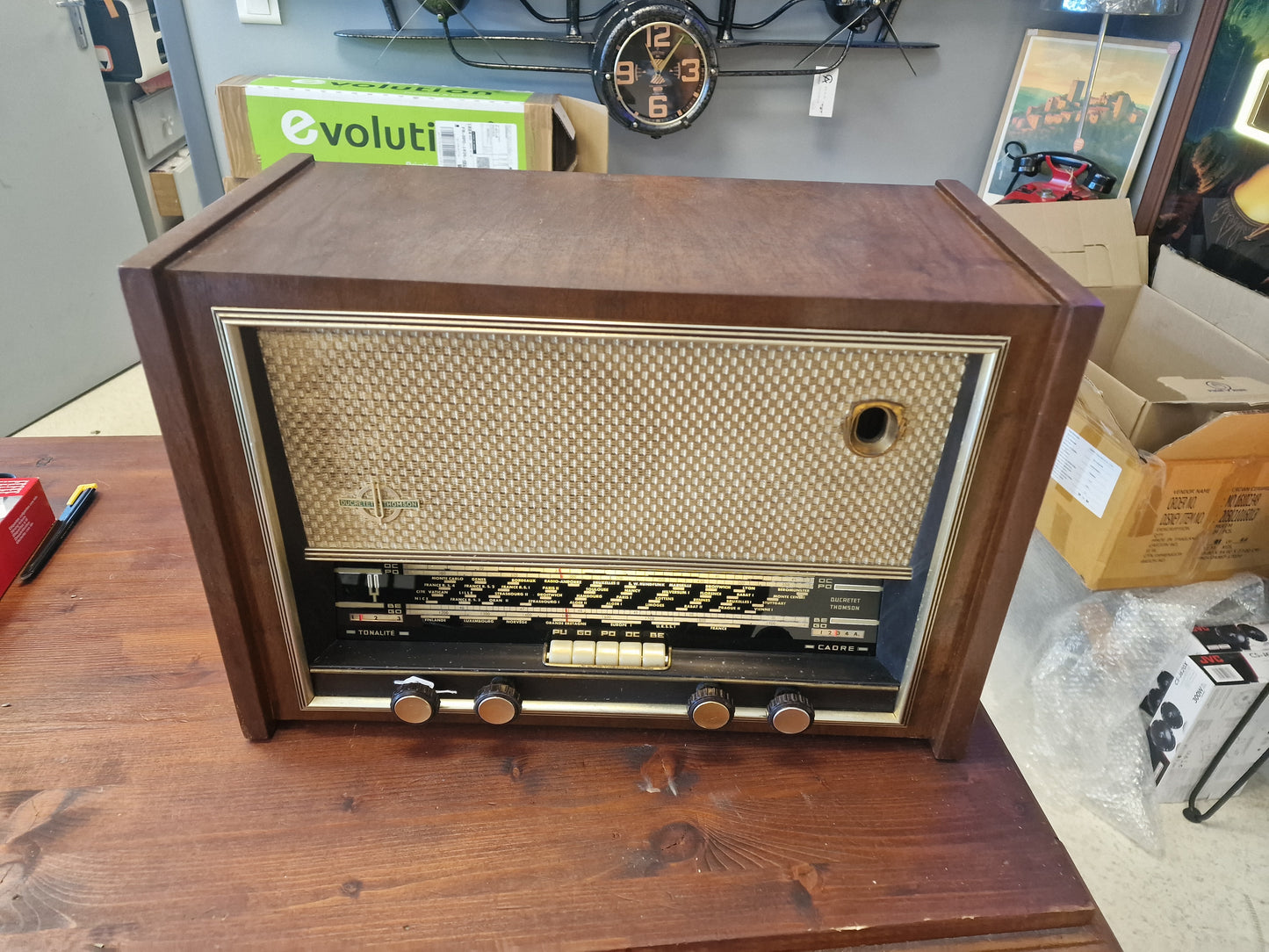 Radio Vintage Ducretet Thomson Bluetooth – Enceinte Bluetooth restaurée en Ardèche avec haut-parleur d'origine et rétroéclairage LED