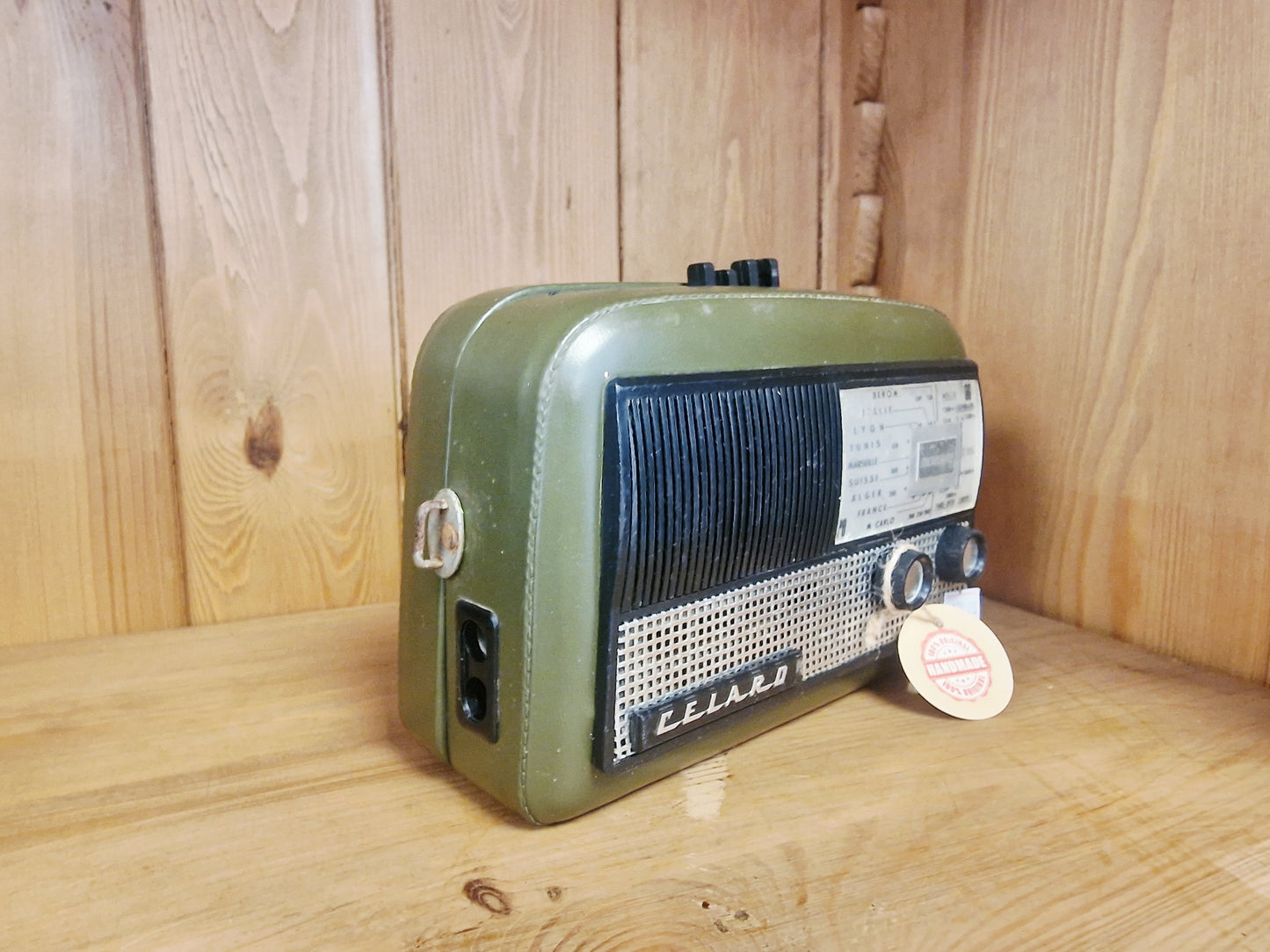 Radio Vintage Celard Rénovée – Enceinte Bluetooth Artisanale avec Batterie Rechargeable – Pièce Unique Made in Ardèche