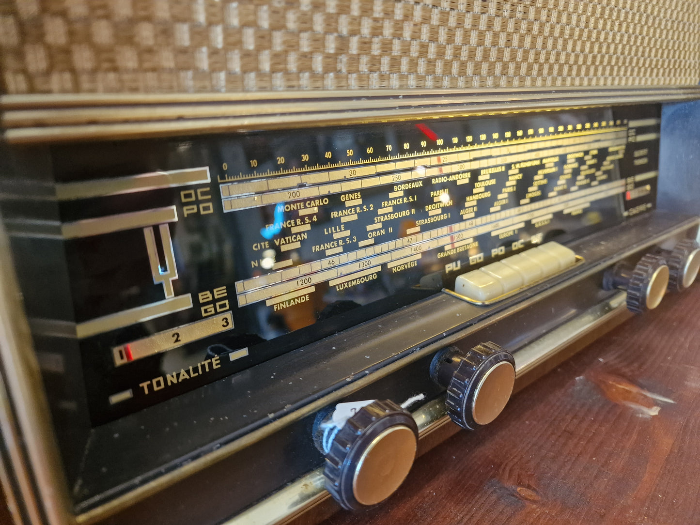 Radio Vintage Ducretet Thomson Bluetooth – Enceinte Bluetooth restaurée en Ardèche avec haut-parleur d'origine et rétroéclairage LED
